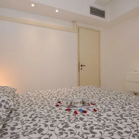 Cheri Apartment *